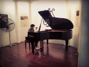 i will be your session pianist with super fast delivery