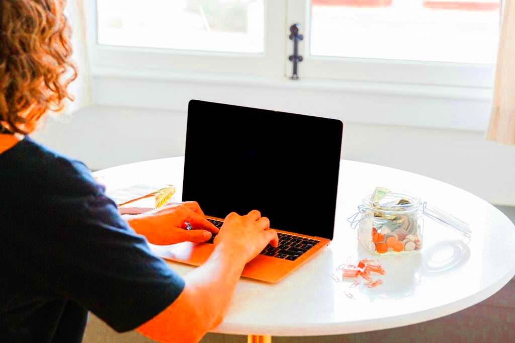 Essential Tips for Working as a Freelancer