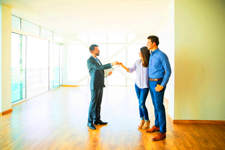 How to Work as a Freelance Real Estate Agent