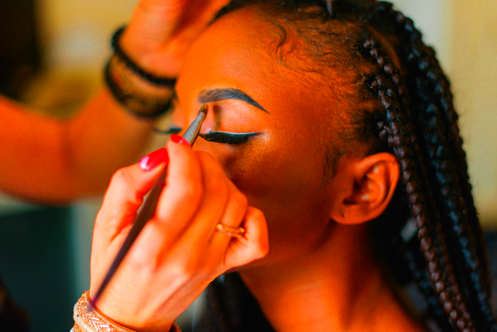 How to Become a Freelance Makeup Artist