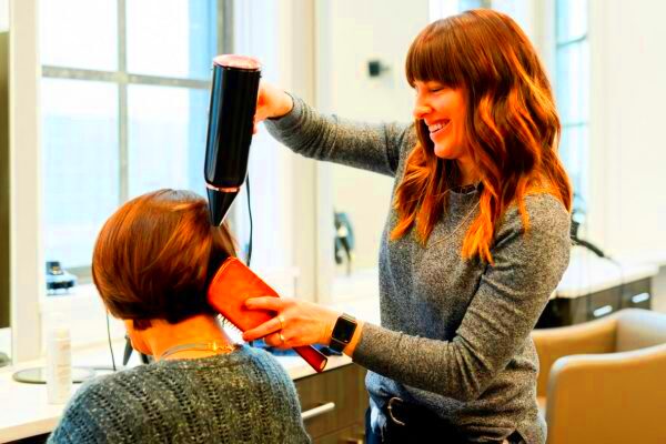 Steps to Becoming a Freelance Stylist